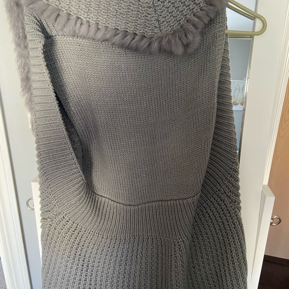 Fur trim vest - Picture 2 of 3